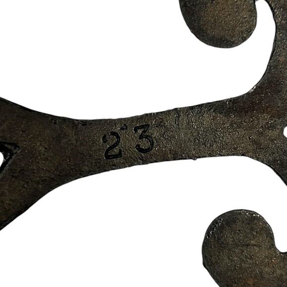 Two Vintage Cast Iron Trivets 1 Wilton 1894 and 1 Unmarked Tree Of Life 23 - Picture 11 of 14